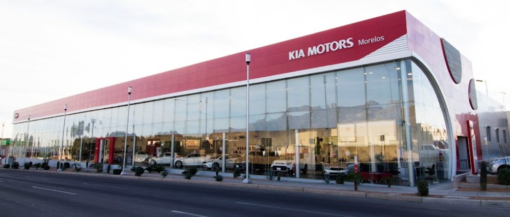 Agencia KIA Morelos en Hermosillo con estructura metálica y fachada acristalada — SQ Tech