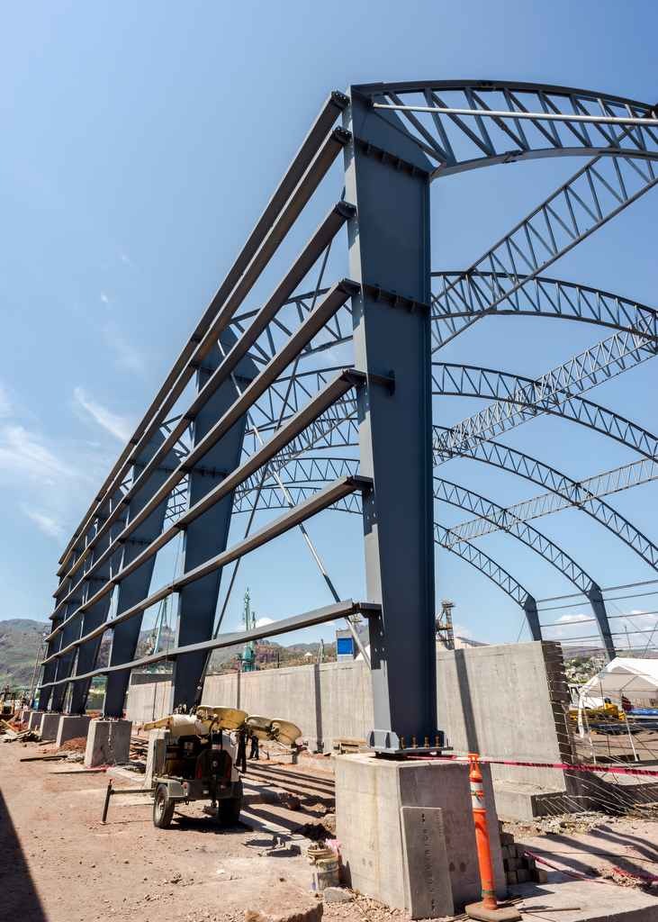 Montaje de arcos tubulares en el Almacén de Concentrado de Cobre Grupo México, Cananea Sonora
