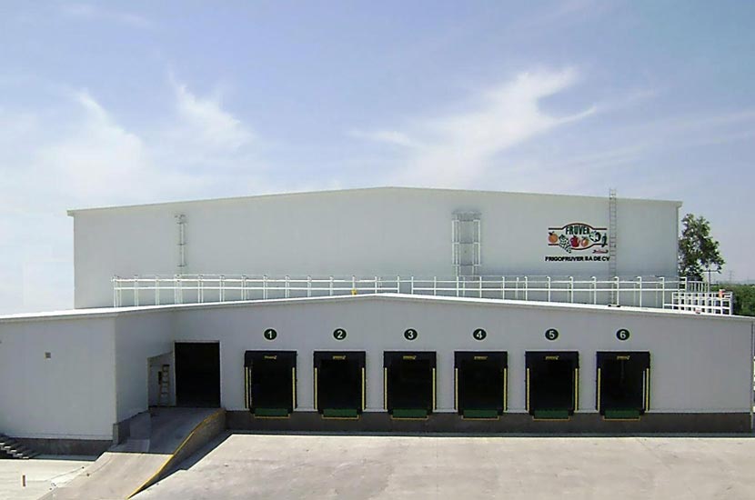 Interior cámara de frío FRUVER — paneles y estructura