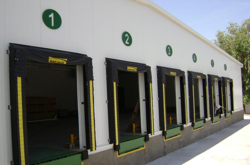 Montaje FRUVER — centro de distribución con cuarto frío